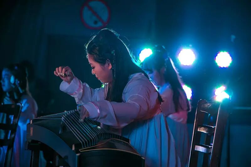 校徽佩戴仪式转笔小王子炫技表演带你回顾20